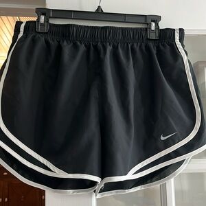 NWOT Nike running short XL with inside liner
